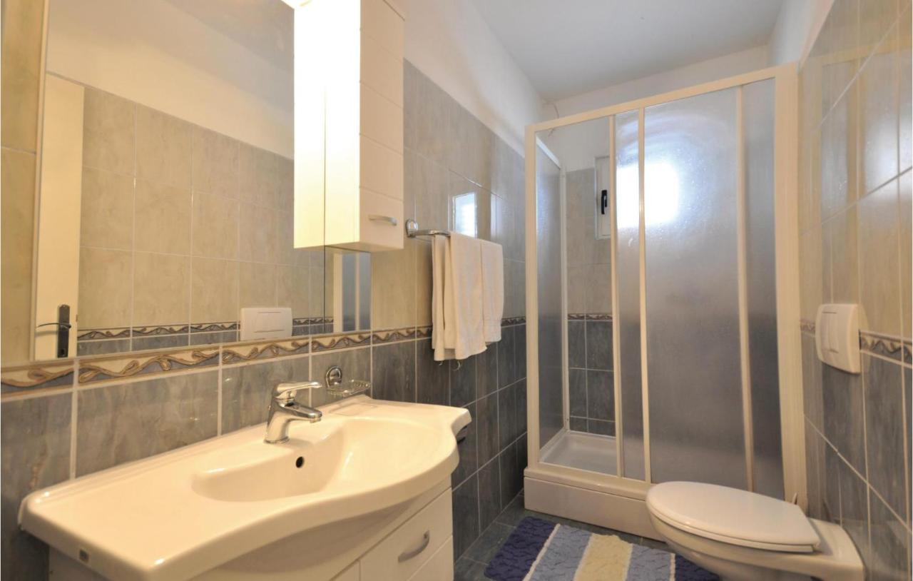 Lovely Apartment In Makarska With Kitchen Bagian luar foto